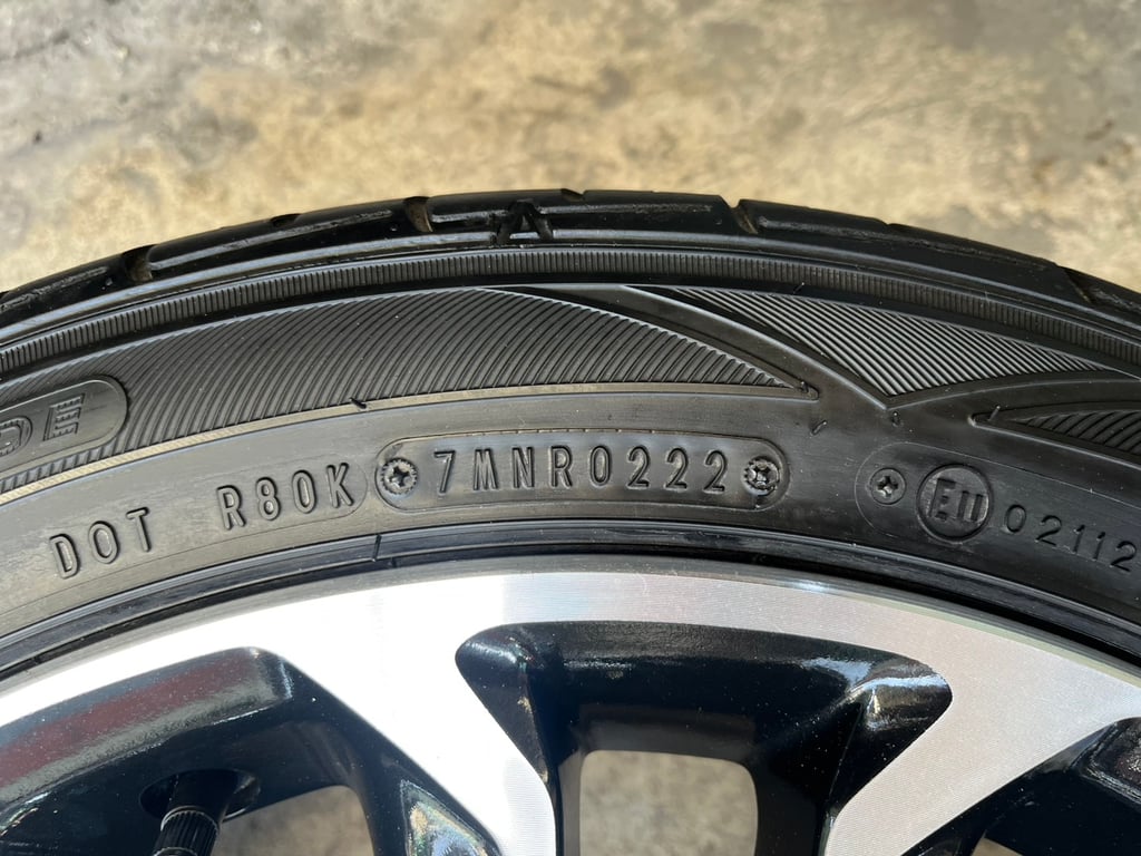 ล้ออะไหล่ 5รู100 Toyota Altis ขอบ 17 ดำหน้าเงา พร้อมยาง 215-45-17 Falken ปี 22