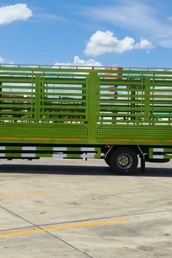 Hino FC210 ปี67 กระบะเหล็กเปิดรอบด้าน ยาว6.6เมตร ยางใหม่6เส้น กระจกไฟฟ้า Hino FC210 ปี67 กระบะเหล็กเปิดรอบด้าน ยาว6.6เมตร ยางใหม่6เส้น กระจกไฟฟ้า
