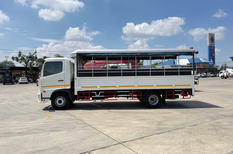 HINO NEW FC9J 175 เเรง กระบะบรรทุกมีหลังคารับส่งพนักงาน 5.60 เมตร HINO NEW FC9J 175 เเรง กระบะบรรทุกมีหลังคารับส่งพนักงาน 5.60 เมตร