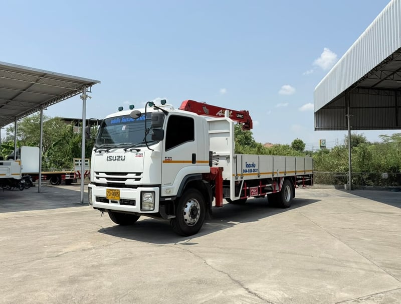 ISUZU FTR240 ปี60 ติดเครน 5ตัน 4 ปลอก กระบะ 6.90 เมตร