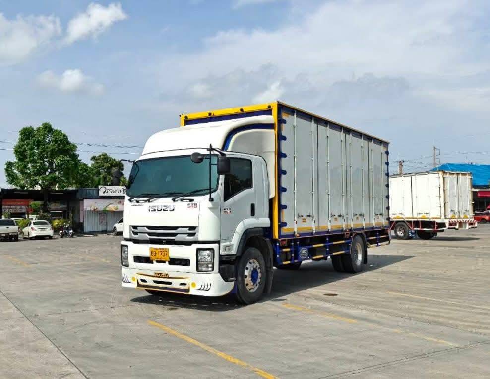 ISUZU FTR 240แรงม้า รถบรรทุก 6ล้อ ตู้แห้ง ปี2023