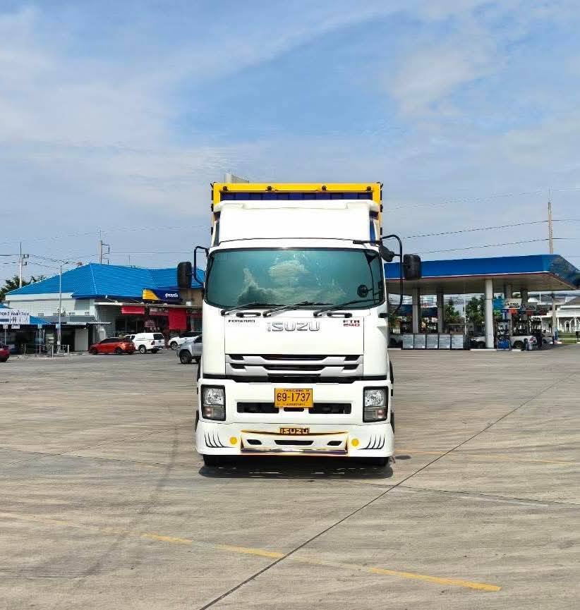 ISUZU FTR 240แรงม้า รถบรรทุก 6ล้อ ตู้แห้ง ปี2023