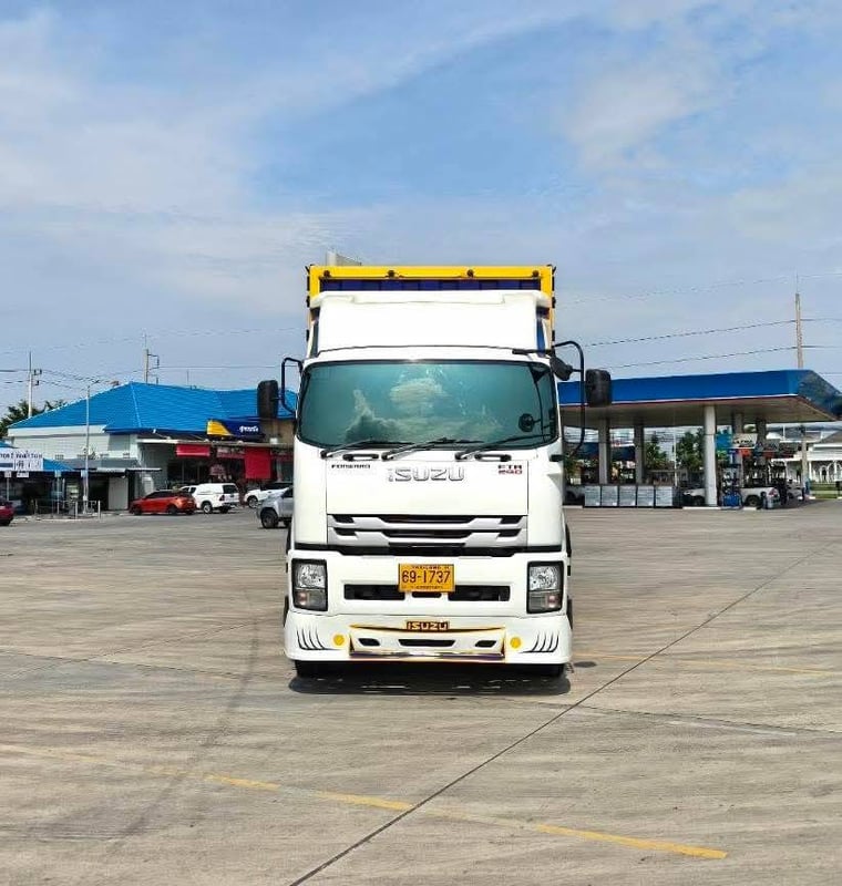 ISUZU FTR 240แรงม้า รถบรรทุก 6ล้อ ตู้แห้ง ปี2023