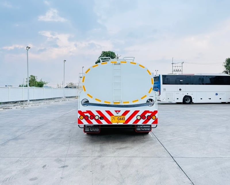 Hino FL8J260 10ล้อ เพลาเดียว บรรทุกน้ำ 16,000ลิตร Hino FL8J260 10ล้อ เพลาเดียว บรรทุกน้ำ 16,000ลิตร