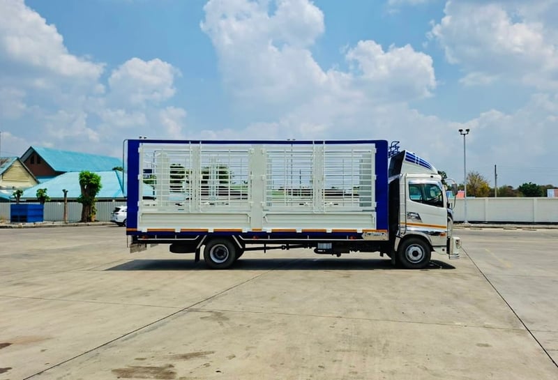 HinoFC9J 175แรง ปี66 กระบะเหล็ก คอกเปิดได้รอบ ยาวใน 6.55เมตร