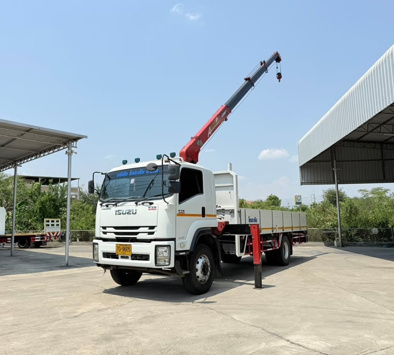 ISUZU FTR240 ปี60 ติดเครน 5ตัน 4 ปลอก กระบะ 6.90 เมตร
