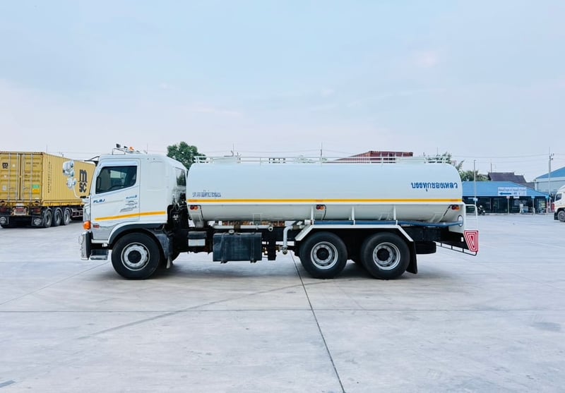 Hino FL8J260 10ล้อ เพลาเดียว บรรทุกน้ำ 16,000ลิตร Hino FL8J260 10ล้อ เพลาเดียว บรรทุกน้ำ 16,000ลิตร