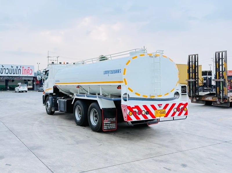 Hino FL8J260 10ล้อ เพลาเดียว บรรทุกน้ำ 16,000ลิตร Hino FL8J260 10ล้อ เพลาเดียว บรรทุกน้ำ 16,000ลิตร