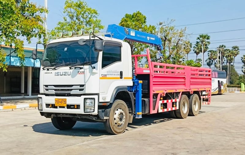 ISUZU FVM300 ปี67 กระบะเหล็กยาว6.8เมตร ติดเครน5ตัน 5ปลอก พร้อมใช้งาน
