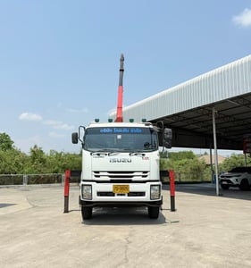 ISUZU FTR240 ปี60 ติดเครน 5ตัน 4 ปลอก กระบะ 6.90 เมตร