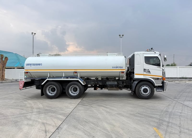 Hino FL8J260 10ล้อ เพลาเดียว บรรทุกน้ำ 16,000ลิตร Hino FL8J260 10ล้อ เพลาเดียว บรรทุกน้ำ 16,000ลิตร