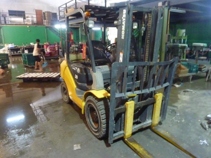 รถแม็คโคร ยี่ห้อ KOMATSU (ญี่ปุ่น) รุ่น FD30T-17