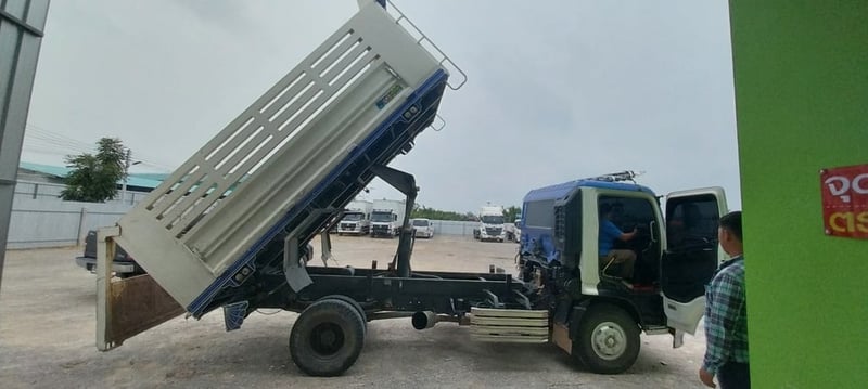 HINO FC 175แรงม้า รถบรรทุก 6ล้อ ดั้มพ์ ปี2012