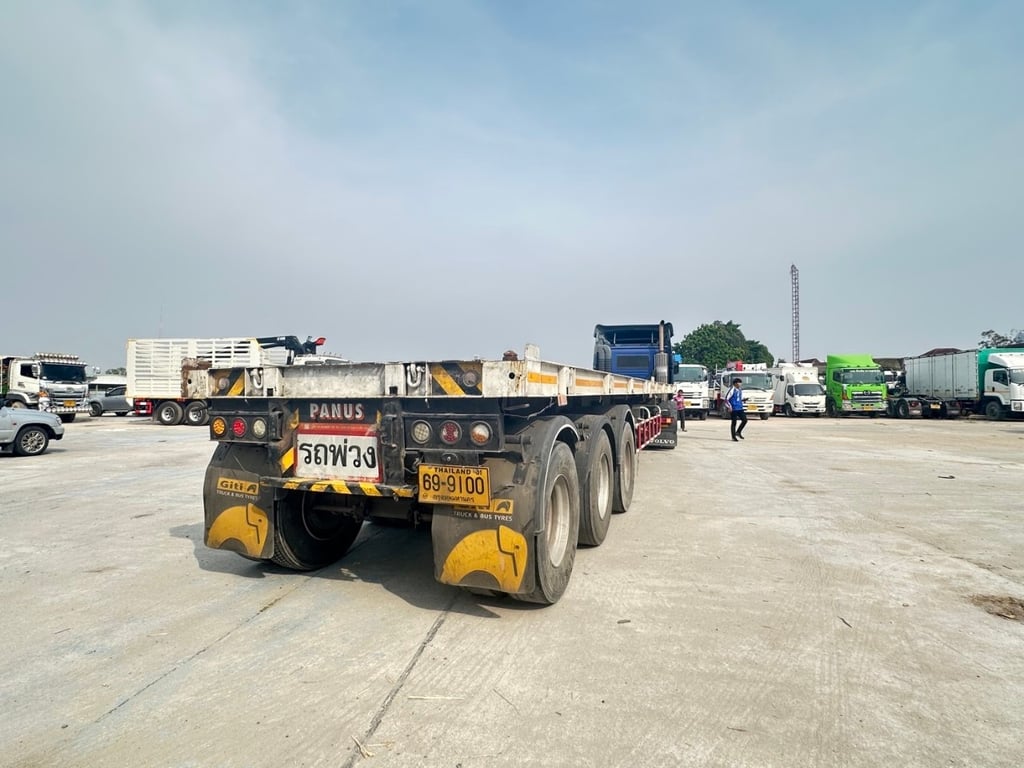 VOLVO FM13 400แรงม้า รถบรรทุก 10ล้อ พื้นเรียบ ปี2011 VOLVO FM13 400แรงม้า รถบรรทุก 10ล้อ พื้นเรียบ ปี2011