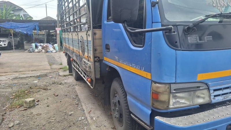 ขายรถ 6 ล้อ isuzu 130 แรงม้า