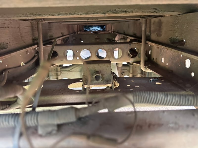 ISUZU NKR รถบรรทุก 6ล้อ กระบะคอกสูง ปี2002 เลขไมล์น้อยกว่า 500,000 กม.