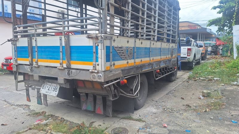 ขายรถ 6 ล้อ isuzu 130 แรงม้า