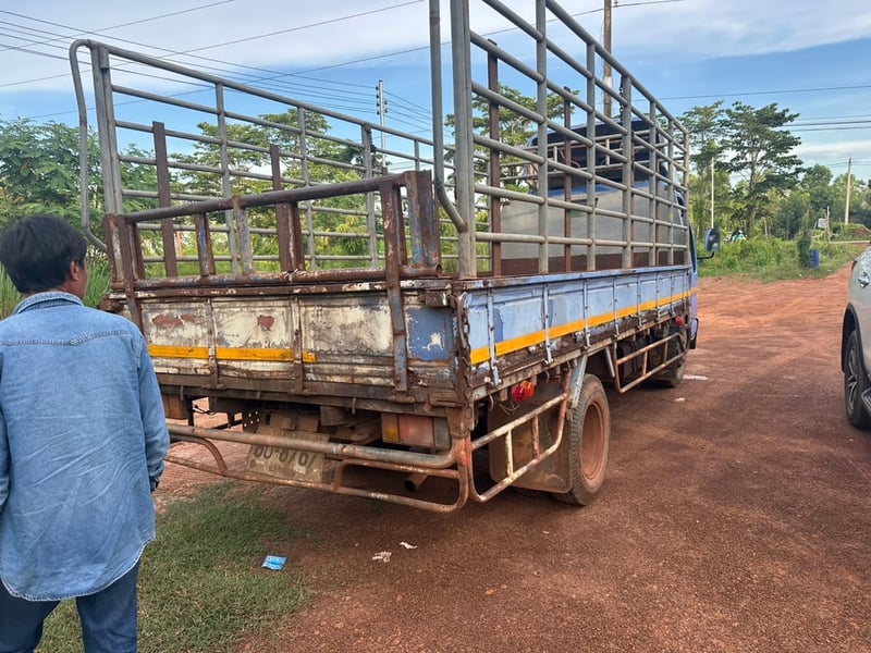 ISUZU NKR รถบรรทุก 6ล้อ กระบะคอกสูง ปี2002 เลขไมล์น้อยกว่า 500,000 กม.