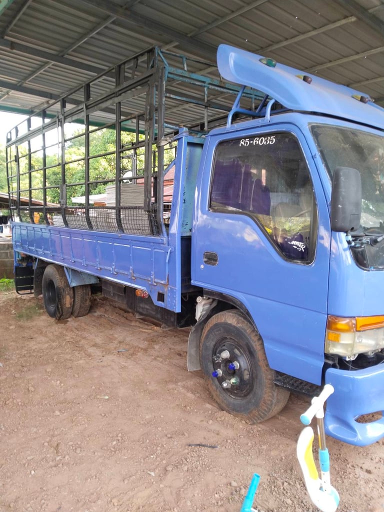 ขายรถ 6 ล้อ isuzu 120 แรง