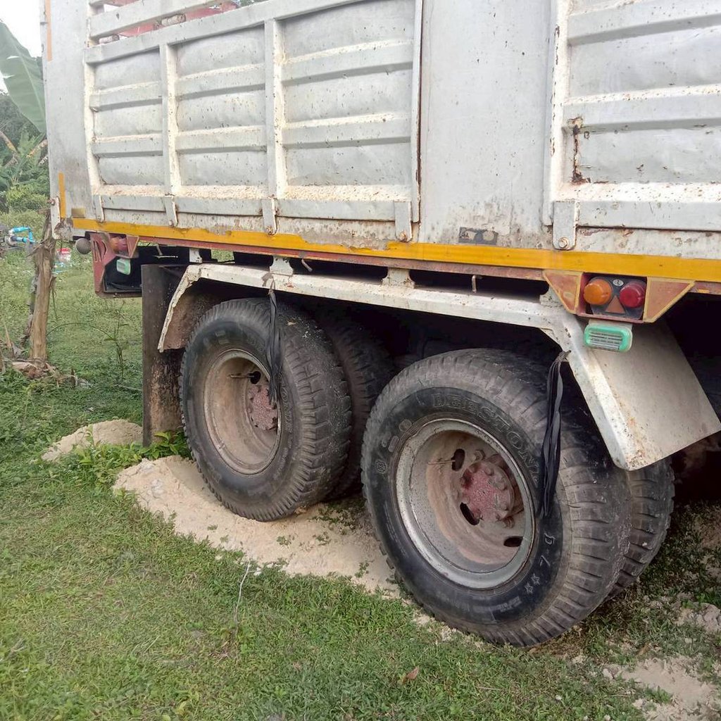 ขายรถสิบล้อ nissan 260