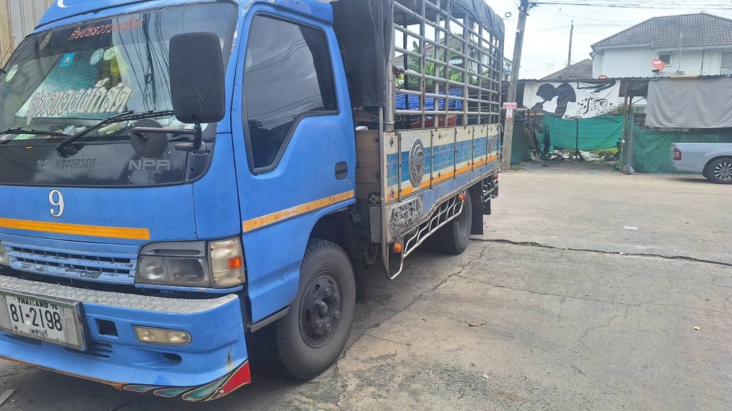 ขายรถ 6 ล้อ isuzu 130 แรงม้า