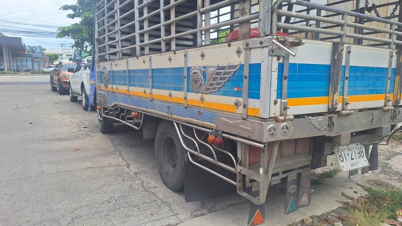 ขายรถ 6 ล้อ isuzu 130 แรงม้า