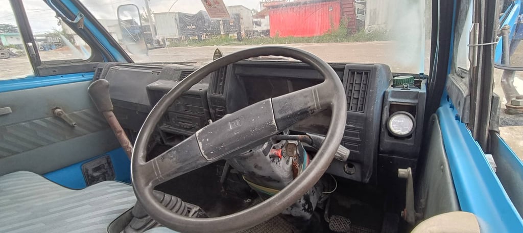 ขายรถ 6 ล้อติดเครน isuzu 110 แรง