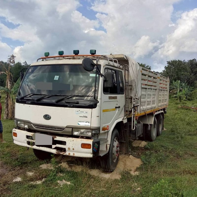 ขายรถสิบล้อ nissan 260