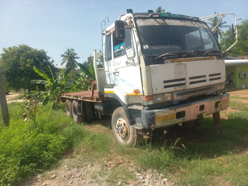 ขายรถสิบล้อ nissan 275