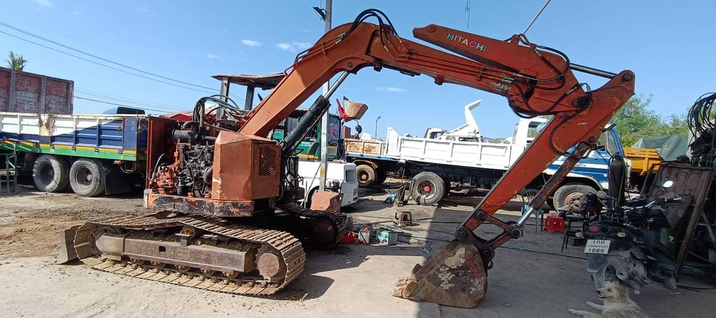 ขายรถแม็คโคร hitachi EX50u ขายรถแม็คโคร hitachi EX50u