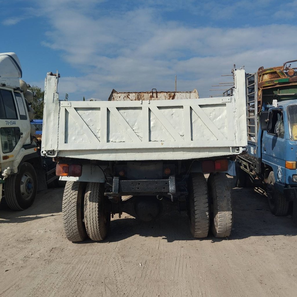 ขายรถ 6 ล้อดั้มฮีโน่ KR 300 ขายรถ 6 ล้อดั้มฮีโน่ KR 300