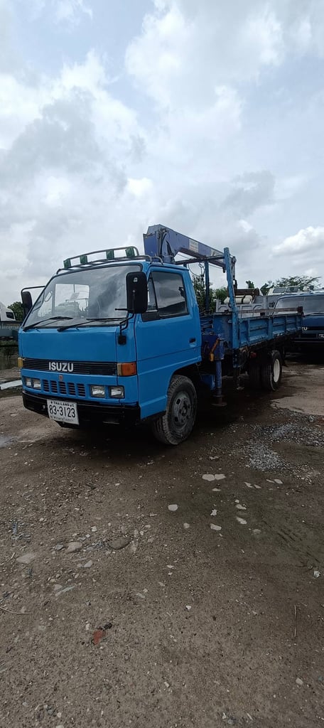 ขายรถ 6 ล้อติดเครน isuzu 110 แรง