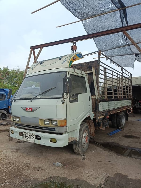 ขายรถ 6 ล้อ hino 120 แรง
