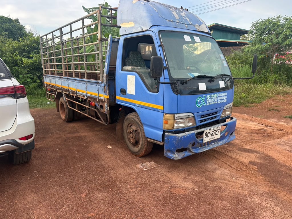 ISUZU NKR รถบรรทุก 6ล้อ กระบะคอกสูง ปี2002 เลขไมล์น้อยกว่า 500,000 กม.