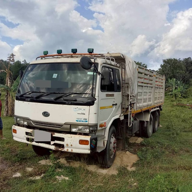 ขายรถสิบล้อ nissan 260