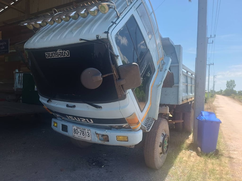 ขายรถ 6 ล้อดั้ม isuzu 160 แรง
