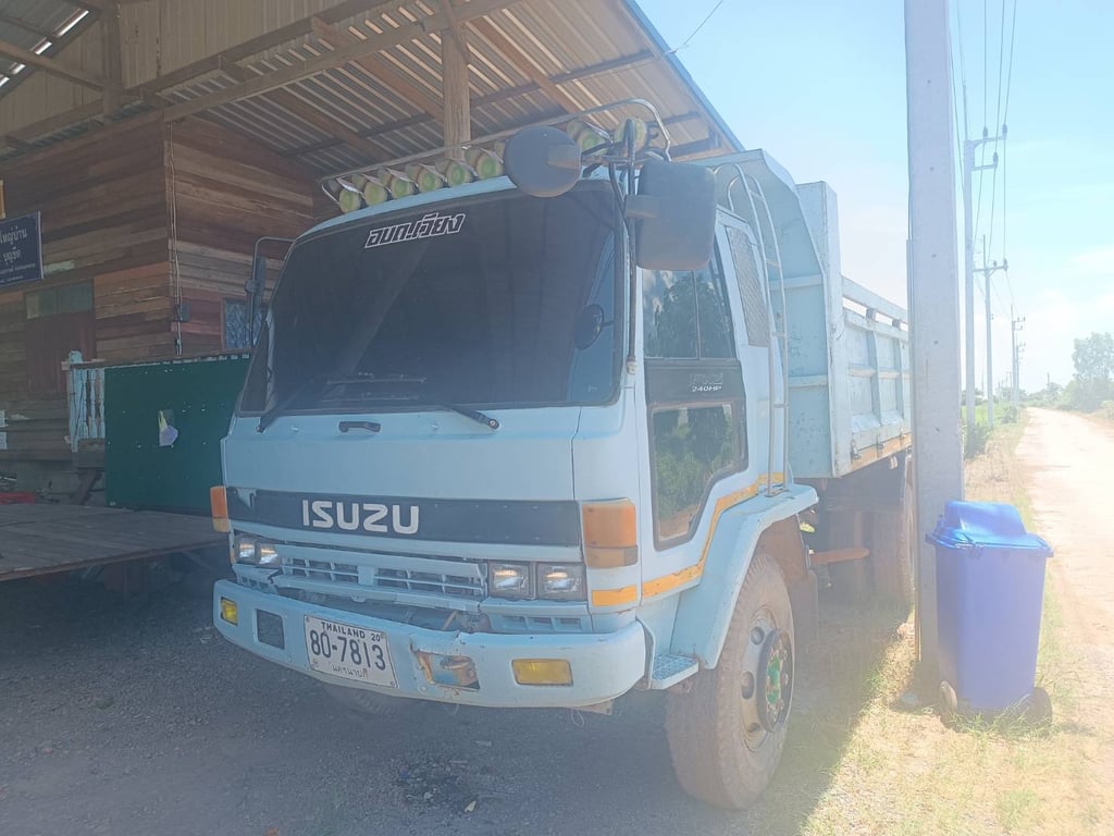ขายรถ 6 ล้อดั้ม isuzu 160 แรง