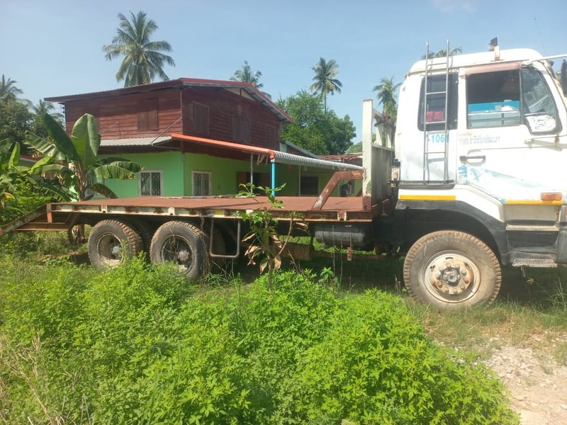 ขายสิบล้อเทเลอร์ nissan 275