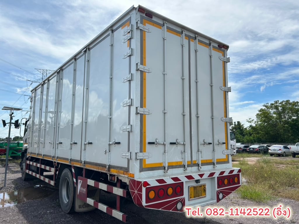 #หกล้อตู้สิบบาน ISUZU FTR 240 ปี 67 ก่อนรถเข้าลาน (1385)