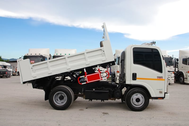 หกล้อดั้มพ์ ISUZU NMR 130 แรง ปี 2563 (2158) หกล้อดั้มพ์ ISUZU NMR 130 แรง ปี 2563 (2158)