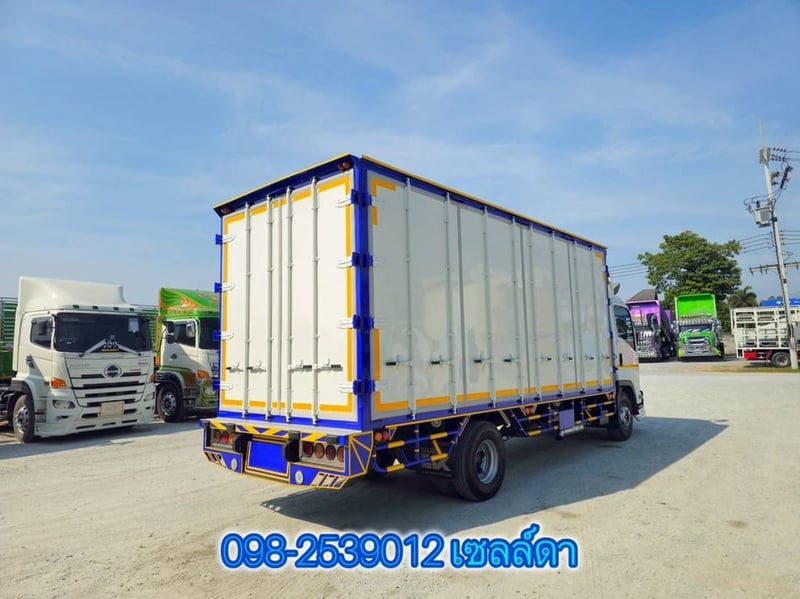 หกล้อตู้สิบบาน ISUZU FRR 210 แรง ปี 2566(8215)