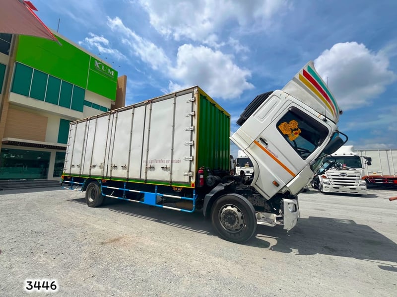 HINO FG 240แรงม้า รถบรรทุก 6ล้อ ตู้แห้ง ปี2016 เลขไมล์ 390,476 กม. HINO FG 240แรงม้า รถบรรทุก 6ล้อ ตู้แห้ง ปี2016 เลขไมล์ 390,476 กม.