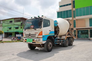สิบล้อโม่ปูน HINO 330 แรงม้า ปี 55 (0741)