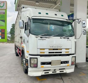 🚚รถเข้าใหม่หกล้อตู้สิบบาน  Isuzu FTR 240 แรงม้า ปี57 (9785)
