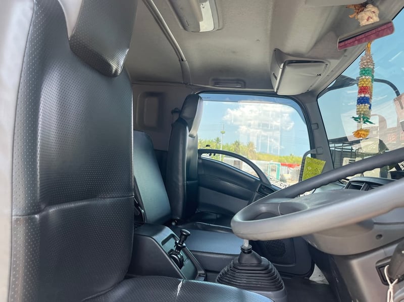 หกล้อตู้สิบบาน ISUZU FTR 240 แรง ปี 2565 (2375)