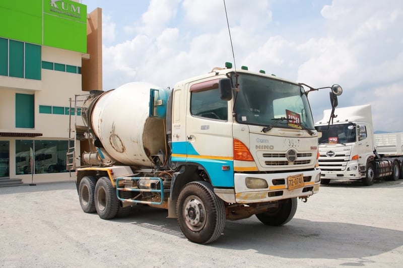 สิบล้อโม่ปูน HINO 330 แรงม้า ปี 55 (0741)