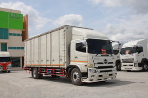 หกล้อตู้สิบบาน HINO FG8J 240 แรง ปี 2561 (4378)