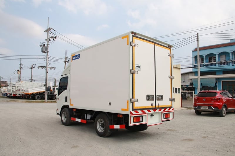 ISUZU NLR 130แรงม้า รถบรรทุก 4ล้อ ตู้เย็น ปี2023 เลขไมล์ 262,400 กม. ISUZU NLR 130แรงม้า รถบรรทุก 4ล้อ ตู้เย็น ปี2023 เลขไมล์ 262,400 กม.