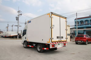 ISUZU NLR 130แรงม้า รถบรรทุก 4ล้อ ตู้เย็น ปี2023 เลขไมล์ 262,400 กม. ISUZU NLR 130แรงม้า รถบรรทุก 4ล้อ ตู้เย็น ปี2023 เลขไมล์ 262,400 กม.