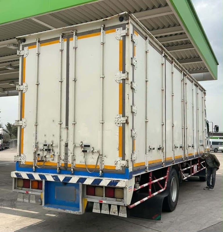 🚚รถเข้าใหม่หกล้อตู้สิบบาน  Isuzu FTR 240 แรงม้า ปี57 (9785)